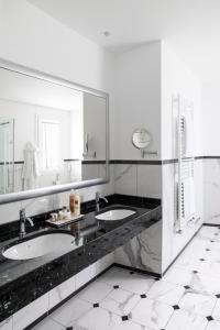 a bathroom with a sink, mirror, and bathtub at Grand Hotel Trieste & Victoria in Abano Terme