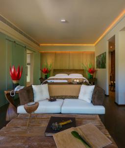 Ruang duduk di Dhevatara Beach Hotel