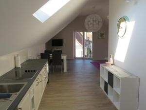 a kitchen and dining room with a skylight at Weingut Grafenhof in Heuchelheim-Klingen +6 photos