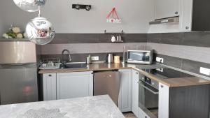 Kuchyňa alebo kuchynka v ubytovaní Apartament Podkowa z widokiem na Giewont