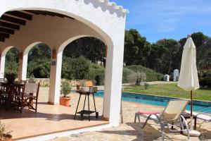 Basen w obiekcie Casa con jardín y piscina - MORELL ONZE lub w pobliżu