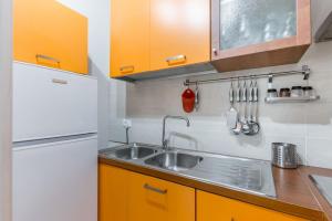 Kuchyň nebo kuchyňský kout v ubytování Calabernardo Home Malacala + 37 fotografií