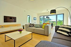 a living room with a couch and a table at Villa Vala in Svetvinčenat