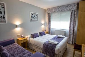 Postel nebo postele na pokoji v ubytování Hostal Maribel