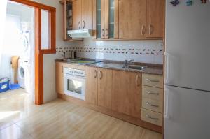 Kuchnia lub aneks kuchenny w obiekcie Seychelles Two Bedroom Apartment RP043