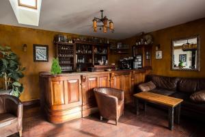 Lounge nebo bar v ubytování Maddens Bridge Bar & Guesthouse