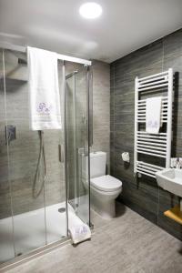 Hostal Maribel tesisinde bir banyo