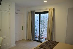A bed or beds in a room at Hotel Doña Lina