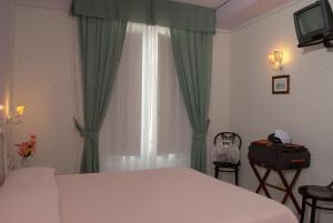 Ένα ή περισσότερα κρεβάτια σε δωμάτιο στο Hotel Loreley
