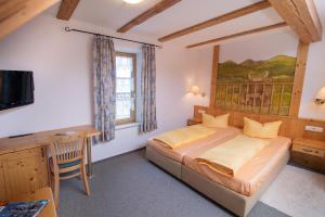 Un pat sau paturi într-o cameră la Gutshof Colmberg