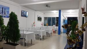 Μια τηλεόραση ή/και κέντρο ψυχαγωγίας στο Tropical Resort Tocaima