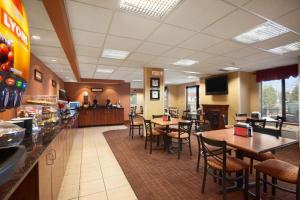 A restaurant or other place to eat at Ramada by Wyndham Wisconsin Dells