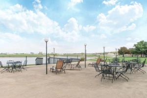 Výhled na řeku, která protéká v blízkosti hotelu