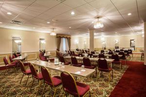 Restaurace v ubytování Ramada by Wyndham Ligonier