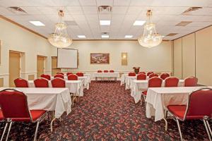 Konferenční prostory v ubytování Ramada by Wyndham Flemington + 8 fotografií