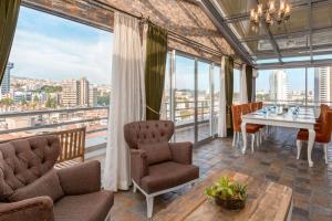 Posezení v ubytování Ramada by Wyndham Ankara