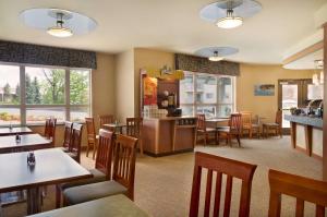 Restoran atau tempat lain untuk makan di Ramada by Wyndham Nanaimo