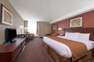 Gallery image of Ramada by Wyndham Niagara Falls/Fallsview in Niagara Falls