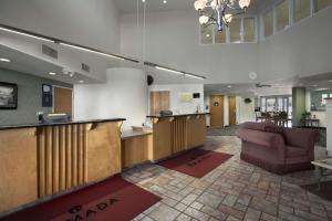 Lobby o reception area sa Ramada by Wyndham Williams