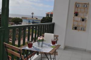 a table on a balcony with a view of the ocean at Apartamento Sol in Alcalá