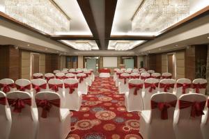 Posezení v ubytování Ramada Ahmedabad