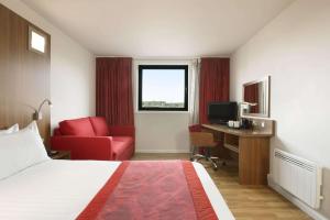 TV a/nebo společenská místnost v ubytování Ramada Encore Newcastle-Gateshead