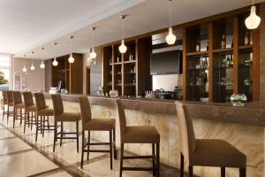 A seating area at Ramada Resort Side