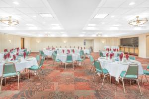 Gallery image of Ramada by Wyndham Waupaca in Waupaca