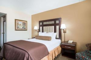 Gallery image of Ramada by Wyndham Plymouth Hotel & Conference Center in Plymouth +96 photos