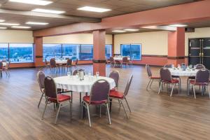 Restaurace v ubytování Ramada by Wyndham Downtown Spokane