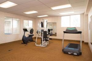 The fitness centre and/or fitness facilities at Ramada by Wyndham Downtown Spokane