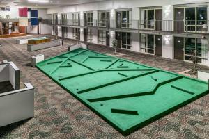 Herní místnost v ubytování Ramada by Wyndham Odessa Near University of Texas Permian