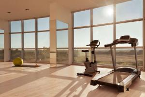 Fitness centrum a/nebo fitness zařízení v ubytování Ramada Hotel by Wyndham Edirne