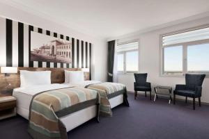 Postel nebo postele na pokoji v ubytování Ramada Hotel by Wyndham Edirne