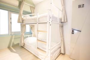 Postel nebo postele na pokoji v ubytování Light Inn