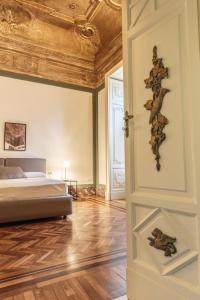A bed or beds in a room at Relais Della Porta