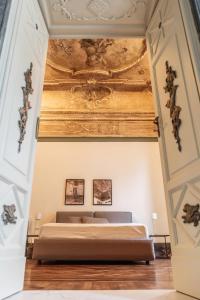A bed or beds in a room at Relais Della Porta
