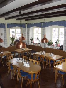 Restaurant o un lloc per menjar a Gasthof zum Bayerischen