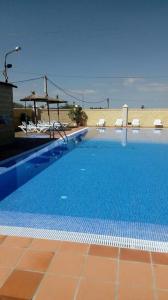 Bazén v ubytování Hostal Al-Andalus nebo v jeho okolí