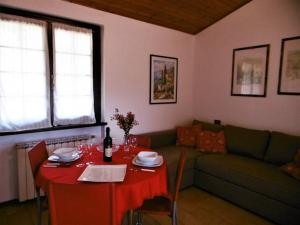 a living room with a table and a couch at casa caberlon in Malcesine