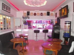Salon oz. bar v nastanitvi The Withnell Hotel + 37 fotografij