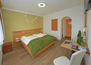 Postel nebo postele na pokoji v ubytování Comfort Hotel Garni Landhaus Gitti