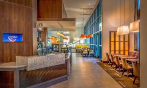 a restaurant with a bar and tables and chairs at Hyatt Place Washington D.C./National Mall in Washington