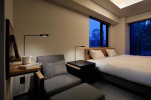Postel nebo postele na pokoji v ubytování LAMP LIGHT BOOKS HOTEL nagoya