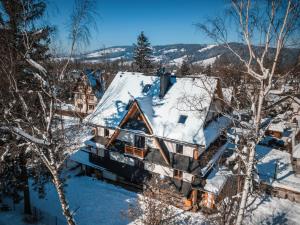 an aerial view of a house covered in snow at Villa Kaplowa Chata & SPA in Zakopane