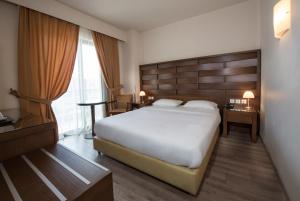 Postel nebo postele na pokoji v ubytování Agrinio Imperial Hotel