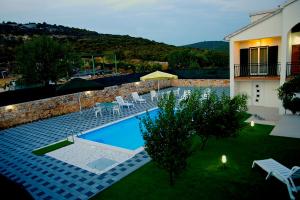 Der Swimmingpool an oder in der Nähe von Holiday Home Vinac
