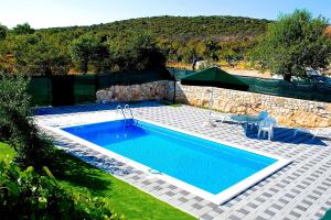 Der Swimmingpool an oder in der Nähe von Holiday Home Vinac
