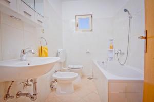 Ein Badezimmer in der Unterkunft Holiday Home Vinac