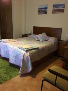 a bedroom with a bed with two books on it at VILLA HISPANO-BRASILEÑA-Fiestas NO in Purchil +27 photos